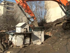 Başakşehir’de Tespiti Yapılan Son Metruk Binanın Yıkımı Yapıldı