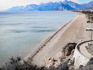 Kuzey Rüzgarları Antalya’yı Buz Kestirdi, Meteoroloji ‘Don’ Uyarısı Verdi