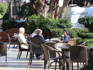 Yaşlı Turistler, Kış Mevsiminde Alanya’yı Tercih Ediyor