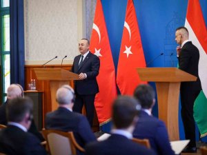 Bakan Çavuşoğlu, Macaristanlı Mevkidaşı Szijjarto İle Görüştü