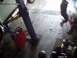 Oto Sanayide Soba Parladı, 3 Kişi Hafif Yaralandı