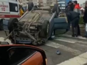 Kontrolsüz Kavşağa Giren Araç Takla Attı: 1 Yaralı