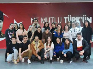 Sanatevi’nde Doğaçlama Tiyatro Eğitimi