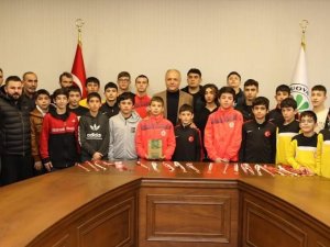 Suluova Belediyesporlu Güreşçilerden 35 Madalya