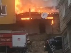 Bursa’da Eski Bina Alev Alev Yandı