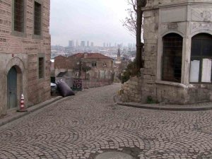 Fatih’te Güpegündüz Gasp: Uzun Namlulu Silahlarla 1 Milyonluk Vurgun Yaptılar