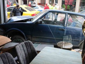 Edirne’de Kontrolden Çıkan Tofaş Şahin Mobilya Dükkanına Daldı
