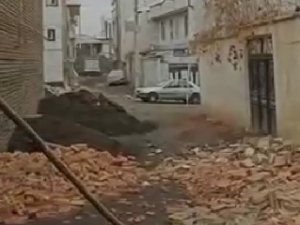 İ̇ran’daki Depremden Etkilenen Azerbaycan Türkleri Yardım Bekliyor