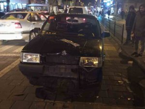 Otomobil İle Motosikletli Kurye Çarpıştı: 1 Yaralı
