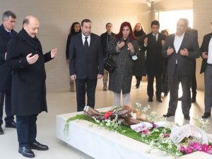 Bakan Bilgin, Denktaş Ve Küçük’ün Anıt Mezarlarını Ziyaret Etti