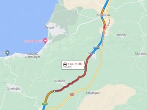 Karda Kayan Araçlar İ̇stanbul Yolunu Trafiğe Kapattı