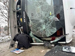 Cenaze Nakil Aracı Devrildi: 2’si Ağır 16 Yaralı