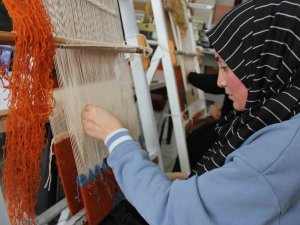 Yaşatmak İçin İlmekliyorlar