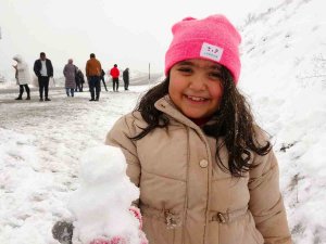 Yolda Kalmaları Kar Özlemini Gidermelerine Engel Olmadı
