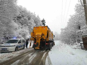 Başiskele’nin Yüksek Kesimlerinde Karla Mücadele Başladı