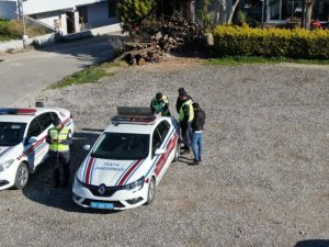 İ̇zmir’de Jandarmadan ‘İ̇ha’lı Trafik Denetimi