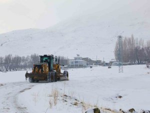 Ağrı’da "Kar Kaplanları" Kapanan Yollar İçin Seferber Oldu
