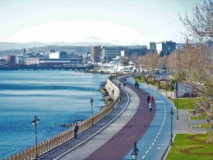 Doğuda Kış, Batıda Yaz Havası