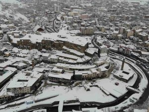 Tek Katlı Evler Kara Gömüldü