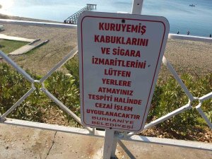 Burhaniye’de Şaka Gibi Uyarı Levhası