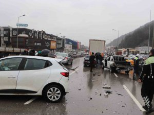 Samsun’da 8 Araçlı Trafik Kazaları: 1 Yaralı