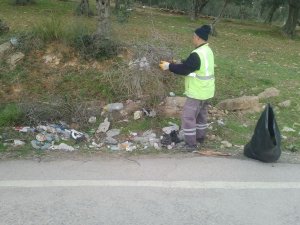 Belediye’den Uyarı “Yol Kenarlarına Küçükte Olsa Çöp Atmayın”