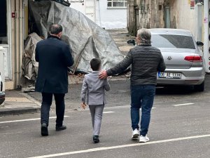 Kaybolan Çocuğa Esnaf Sahip Çıktı