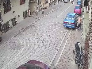 İ̇nternetten Tanıştığı Engelli Gencin Evine Gitti, Aileye Yakalanınca Yarı Çıplak Halde Kaçtı