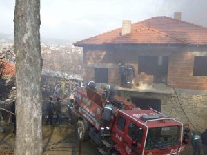 2 Katlı Ev, Yangın Sonucu Kullanılamaz Hale Geldi