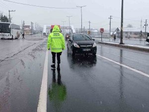 Kar Yağışı Polisi Harekete Geçirdi