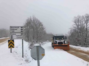 İ̇negöl’de Karla Kaplanan Yollara Anında Müdahale