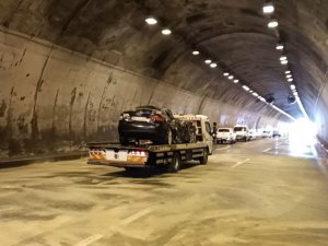 Zincirleme Kazanın Meydana Geldiği Bolu Dağı Tüneli İ̇stanbul İstikameti Trafiğe Açıldı