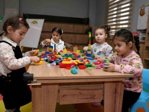Anne-baba Çocuk Merkezi Minikleri Eğitim Hayatına Hazırlıyor