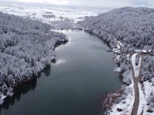 Karla Kaplanan İlçenin Doğal Güzellikleri Eşsiz Manzaralar Sunuyor