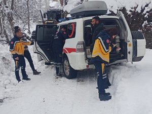 Doğum Sancısı Tutan Kadın Kar Nedeniyle 3 Saat Sonra Hastaneye Ulaştırıldı