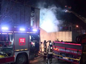 Pendik’te Korkutan Fabrika Yangını