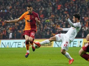 Spor Toto Süper Lig: Galatasararay: 1 - Ümraniyespor: 2 (İ̇lk Yarı)