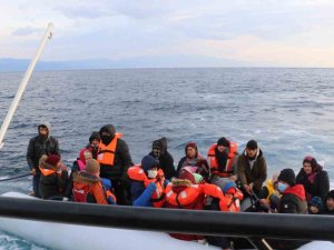 Ayvalık Açıklarında 28 Düzensiz Göçmen Kurtarıldı