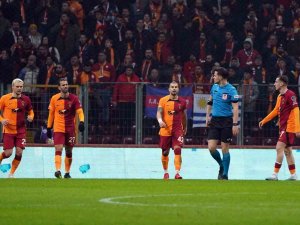 Galatasaray’da Sınırdakiler Kart Görmedi