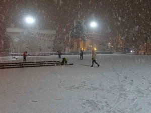 Malatya’ya Lapa Lapa Kar Yağdı