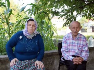 Bu Aile Mezarlıkta Yaşıyor