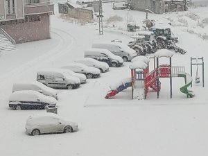 Aşkale’de Kar Yağışı Etkili Oluyor