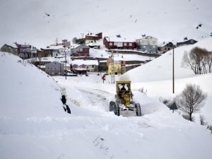 Erzincan’da Kar Ve Tipiden 471 Köy Yolu Ulaşıma Kapandı
