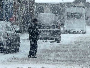 Sarıkamış’ta Yoğun Kar Yağışı Etkili Oluyor
