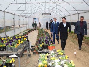 Kozluk’ta Parkların Süslenmesi Tarım Bölümü Öğrencilerinden