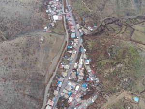 Afad, Dron İle Heyelanlı Yamaçlarda Riskli Kayalar İçin Devrede