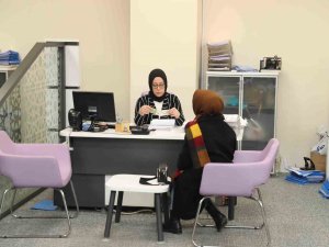 Ailesinden Uzakta Okuyan Öğrencilere Bilet Desteği