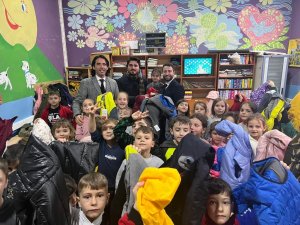 Üsküp’teki Çocuklar Türkiye’den Gelen Hediyelerle Sevindi