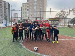 Melikgazi’nin Futbol Kursu İle Çocuklar Daha Verimli Zaman Geçiriyor