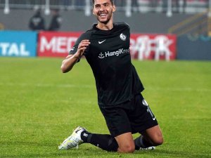 Umut Nayir, İ̇stanbul Takımlarını Seviyor